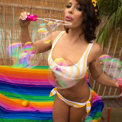 Adriana Chechik en 'Evil Angel' Putas de verano 2 (Miniatura 2)