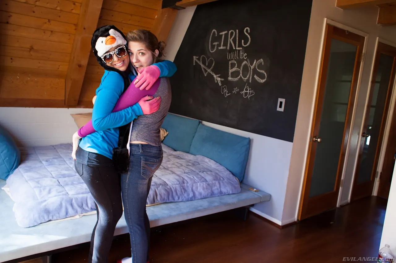 ▷ Ashli Orion in Girls Will Be Boys (Photo 2) | Evil Angel