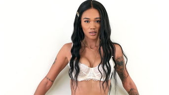 Julie Kay en 'Black Chicks Suckin' Dicks'