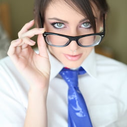 Luna Kitsuen in Gag Reflex (Photo 11) Luna Kitsuen in 'Evil Angel' Gag Reflex (Thumbnail 11)