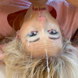 Sky Pierce in Orgasmic Fucking Hookup (Photo 8) Sky Pierce in 'Evil Angel' Orgasmic Fucking Hookup (Thumbnail 8)