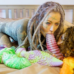 Stacy Bloom en 'Evil Angel' Anuskatzz y Stacy Bloom: Juguetes anales (Miniatura 2)